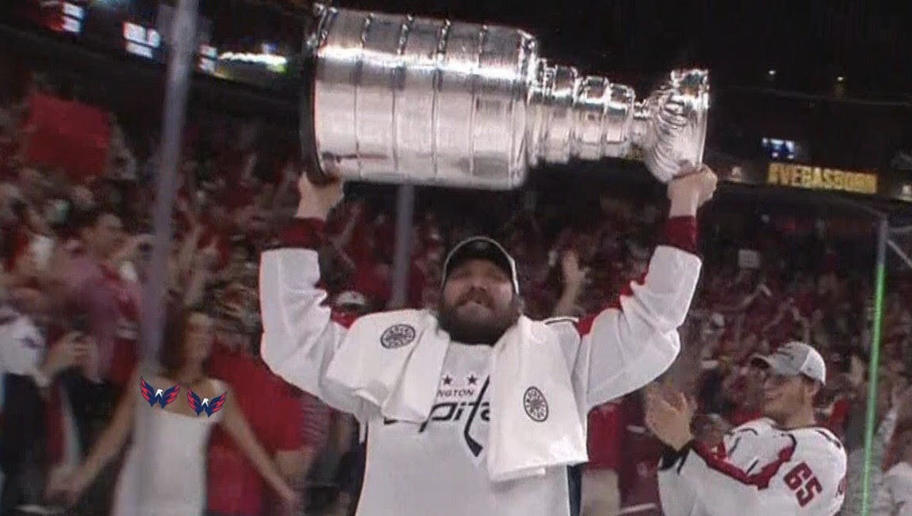 Hot Fan Flashes Boobs On Glass During Capitals Stanley Cup Celebration Video Total Pro Sports 