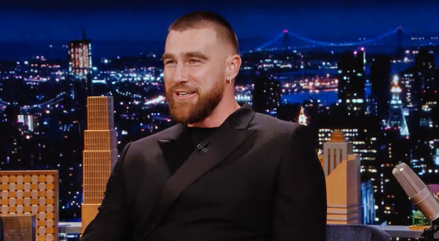 Travis Kelce Announces He Ll Be Hosting Saturday Night Live