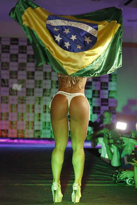 Carine Felizardo: Miss BumBum Brasil 2012 (Gallery ... - 467 x 700 jpeg 51kB