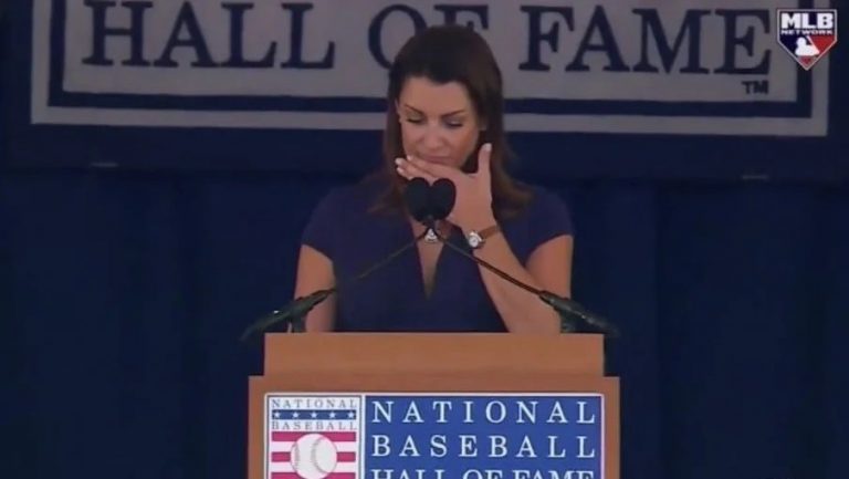 Roy Halladays Wife Gave Am Emotional Speech At Hall Of Fame Ceremony