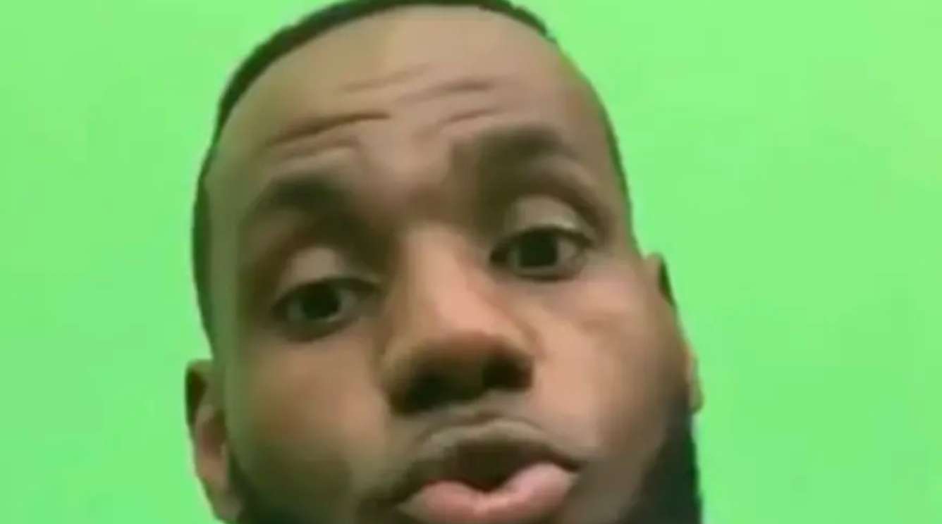 LeBron James Offers Small Sneak-Peek At Tune Squad Jersey From Set of ...