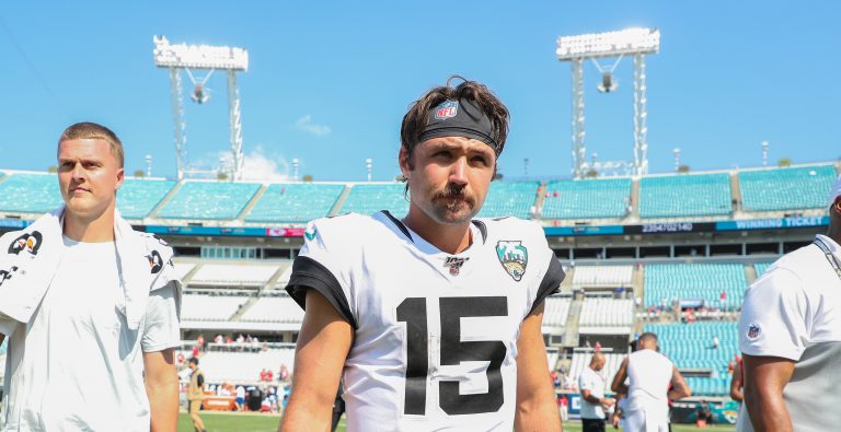 Gardner Minshew Stretches Pre-Game In Locker Room With Nothing But A ...