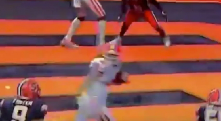 Trevor Lawrence Talked Trash To Syracuse Defender While Running In For ...