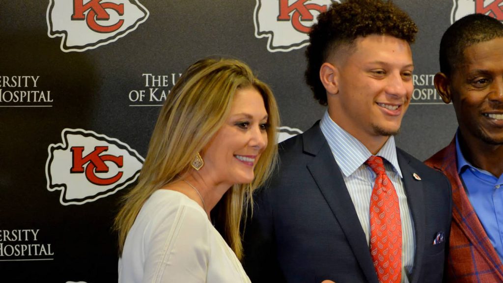 Patrick Mahomes' Mom Says Bucs Helped By Refs, Goes Off