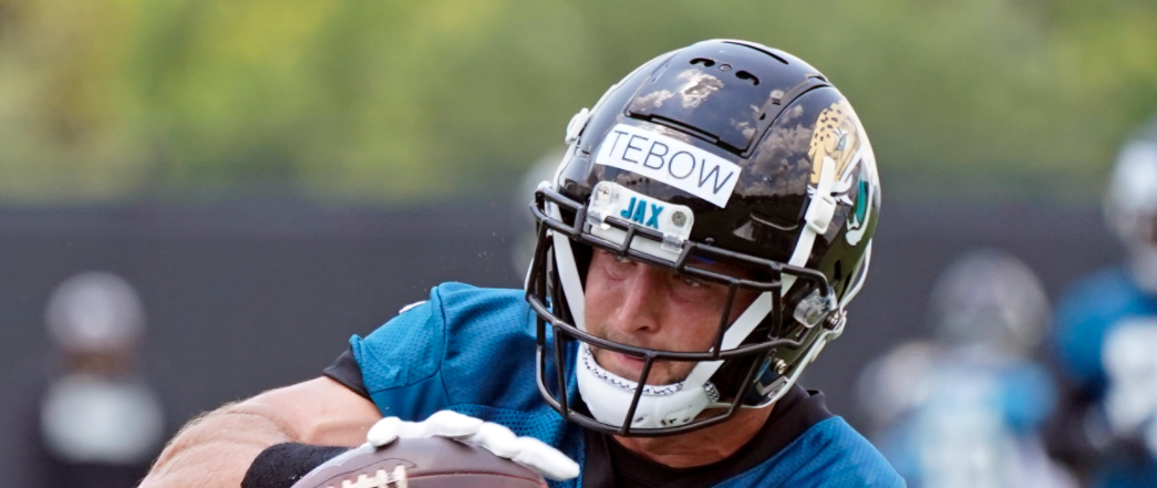 Tim Tebow Has Been Lifting, Looks Absolutely Jacked At Jaguars Practice