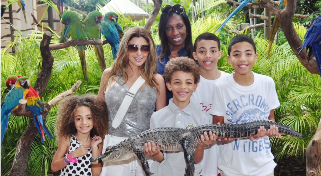 Larsa Pippen with her children