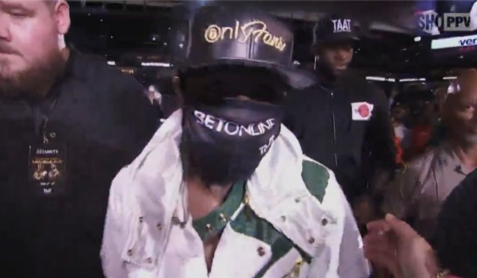 Floyd Mayweather Walks Out To Ring Wearing An OnlyFans Hat ...