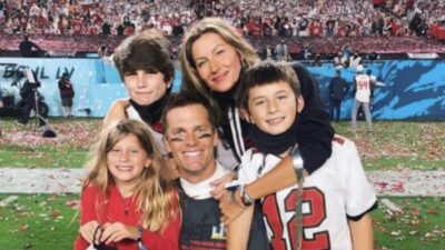 Tom Brady with his ex-wide and children