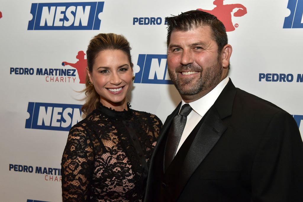 Wife of Red Sox's Varitek says Yankees fan spit on her daughter