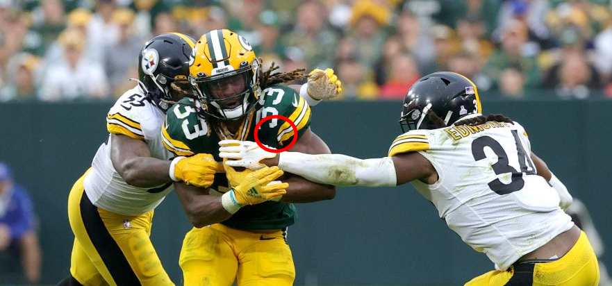 Green Bay Packers Add Pocket To Aaron Jones' Jersey For Late Father's Ashes  – SportsLogos.Net News