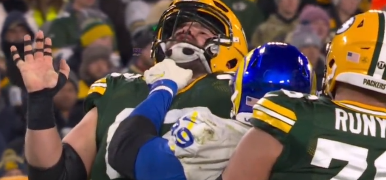 Aaron Donald Was Caught Choking A Packers Offensive Lineman During Play Video