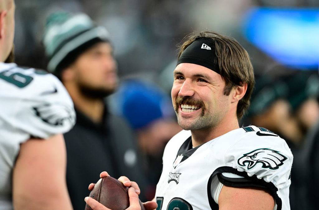 Minshew goes nuts when he sees a fan with his jersey : r/eagles