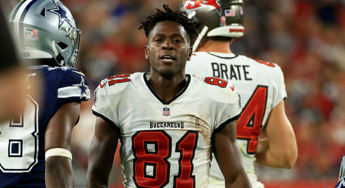 Pat McAfee Claims Antonio Brown Felt Buccaneers Didn’t Have His Back ...