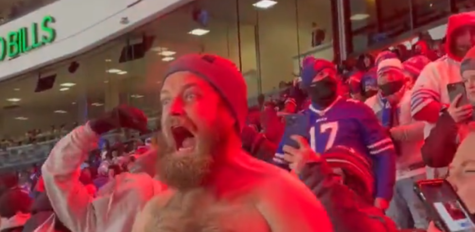 Ryan Fitzpatrick GOING INSANE W/Bills FANBASE Going SHIRTLESS 