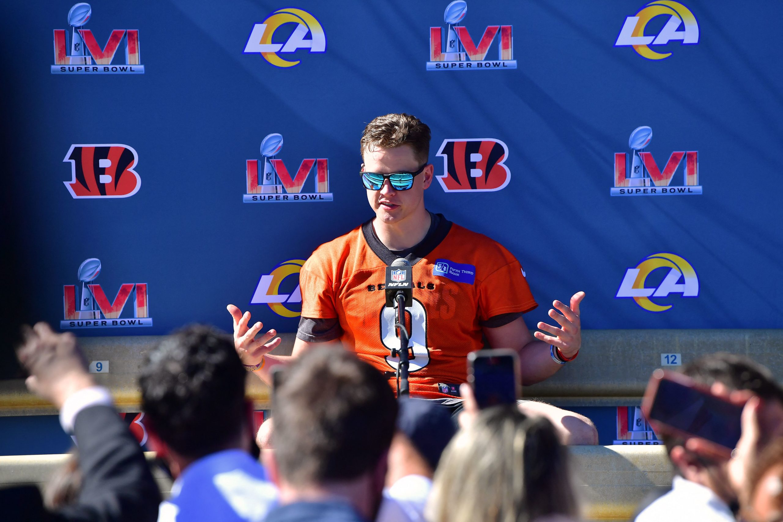 Joe Burrow All Smiles On Golf Course With Devin Booker, OSU Teammates