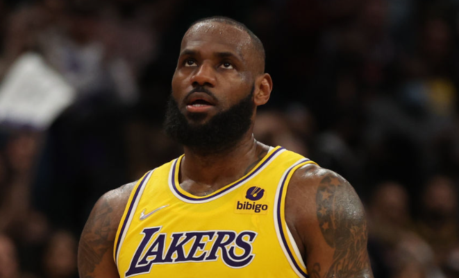 REPORT: LeBron James Not Ready To Commit To Extension With Lakers