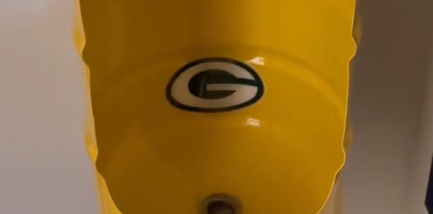 Packers fans furious over Tommy Kramer using their logo as urinal