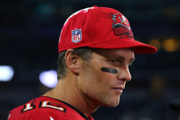 Tampa Bay Bucs Qb Tom Brady Names The 2 Most Important Things In His Life