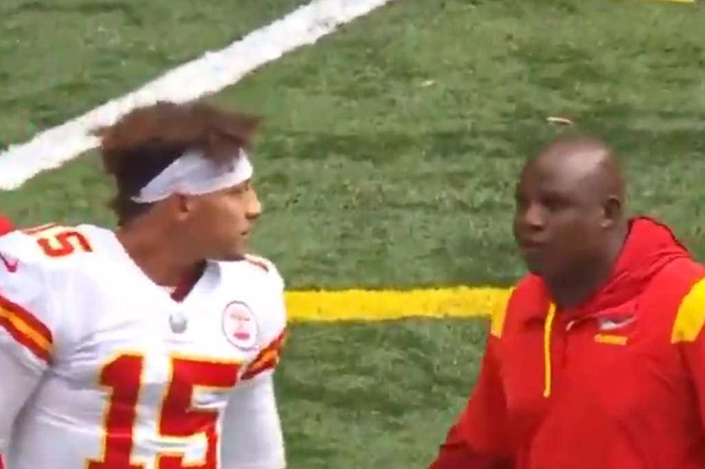 Patrick Mahomes & Chiefs OC Eric Bieniemy Get Into Heated Debate At End ...