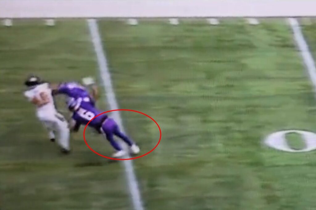 Vikings' Lewis Cine suffers gruesome knee injury, taken out of