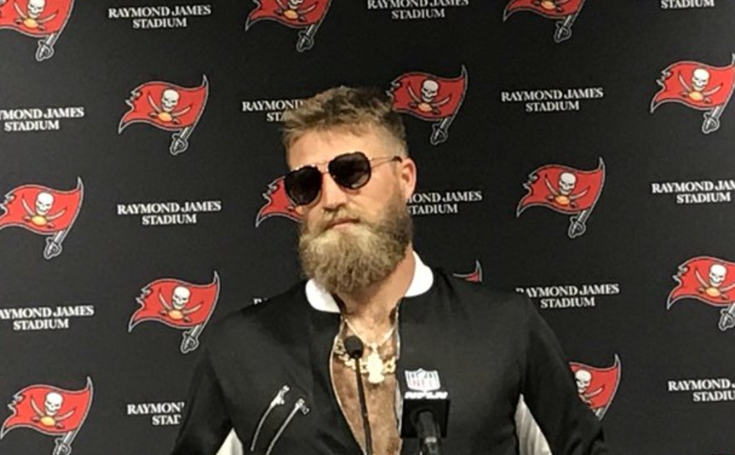 Ryan Fitzpatrick Brings Out Desean Jackson Outfit For TNF