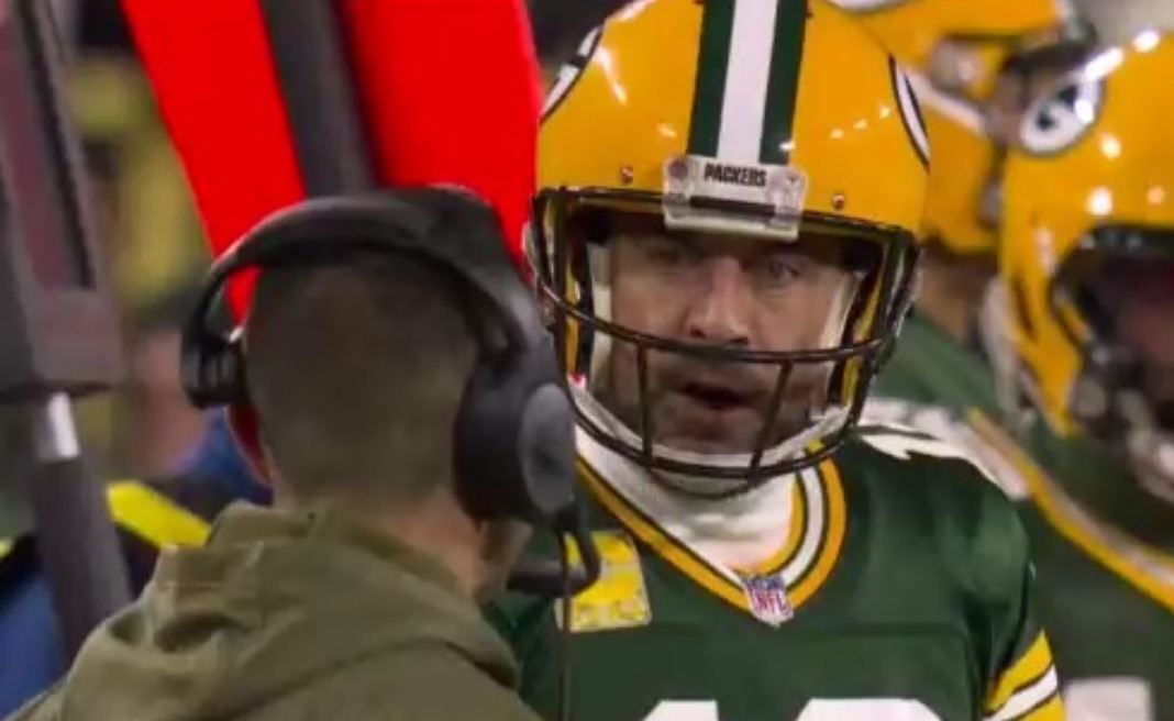 aaron-rodgers-yells-at-hc-matt-lafleur