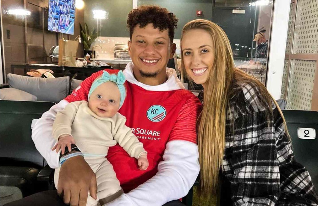 See Brittany Mahomes Twin With Daughter Sterling on Patrick's Game Day