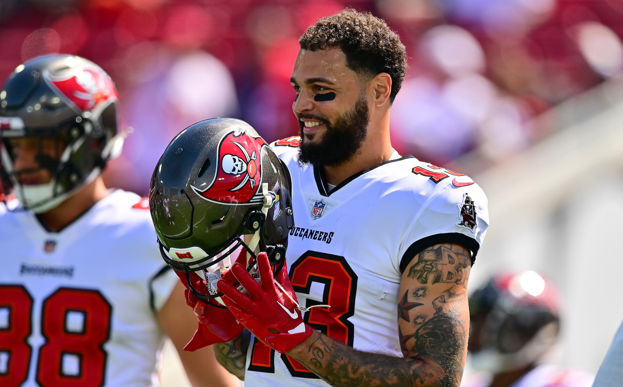 Tampa Bay Buccaneers wide receiver Mike Evans (13) runs with the ball  during an NFL football game against the Cleveland Browns, Sunday, Nov. 27,  2022, in Cleveland. (AP Photo/Kirk Irwin Stock Photo - Alamy