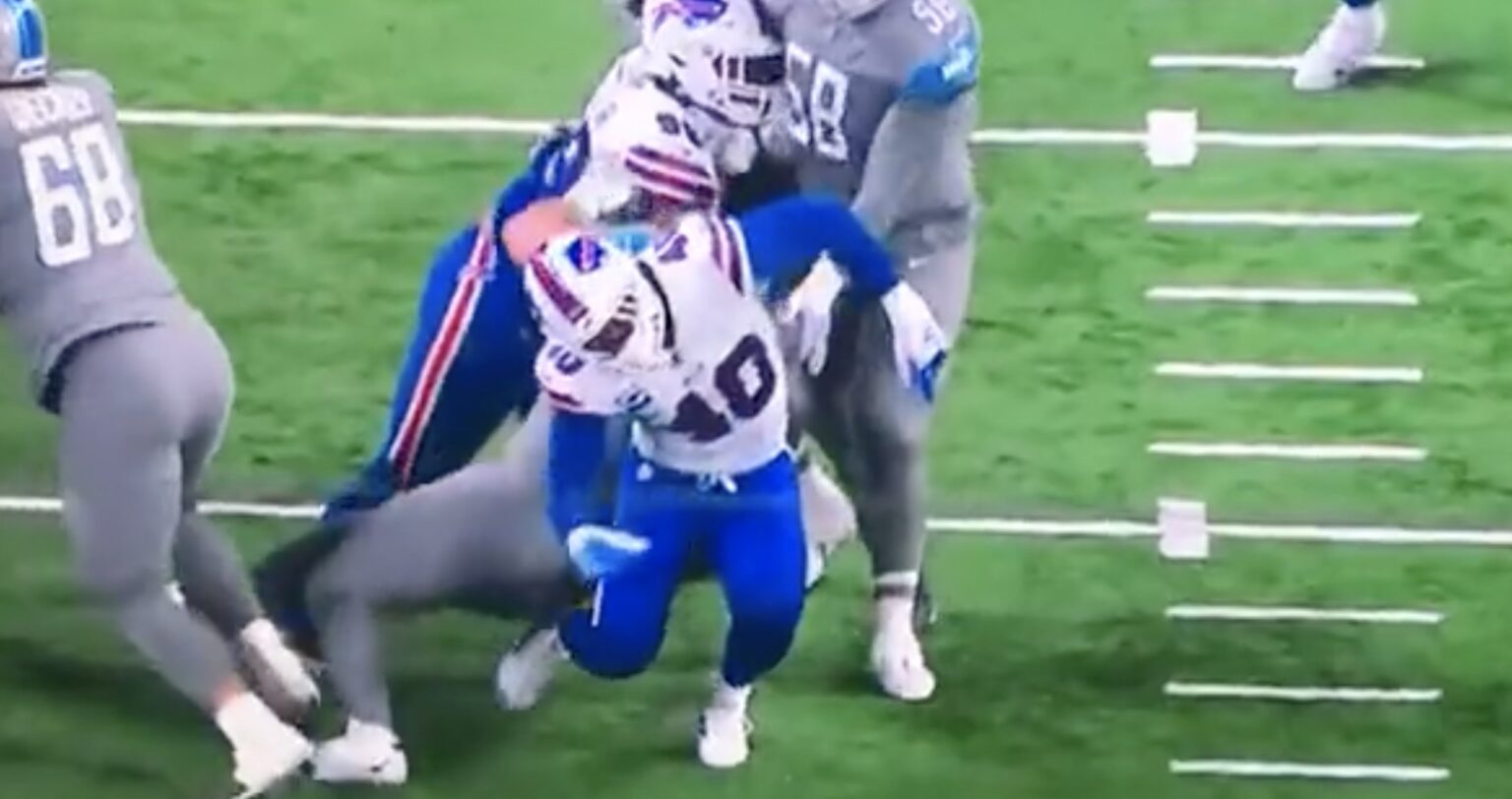 Von Miller Suffers GameEnding Leg Injury vs. Lions (VIDEO)