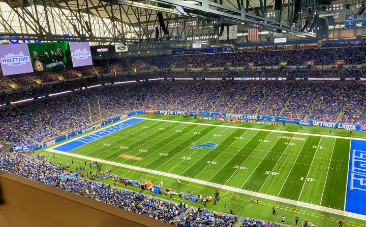Lions-Bills Thanksgiving Halftime Show Gets Booed Mercilessly As Fans Were  Pissed About Ridiculous Setup (VIDEO)