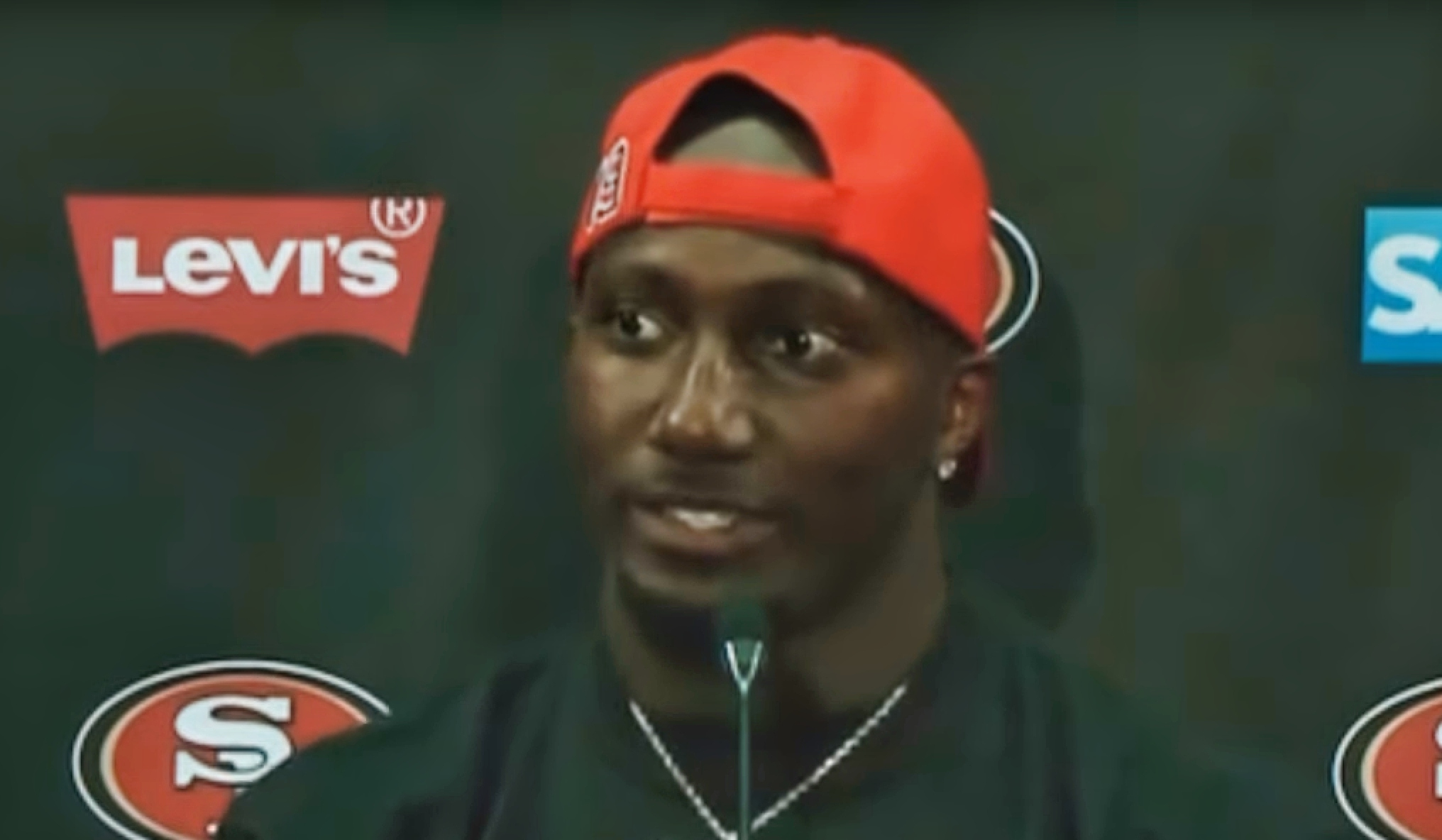 49ers' Deebo Samuel apologizes for stepping over cameraman knocked