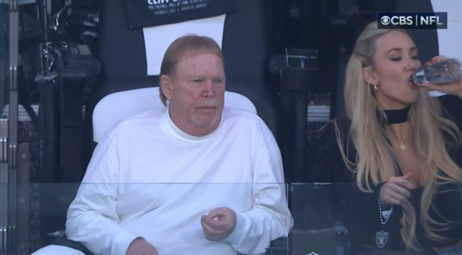 Raiders Owner Mark Davis' Blonde Date Is Going Viral
