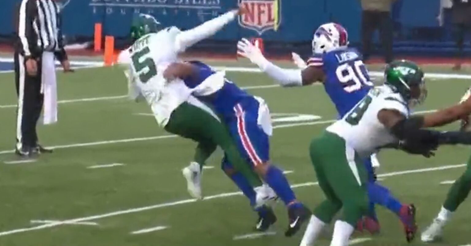 Jets QB Mike White Leaves Game vs. Bills After Brutal Hit (VIDEO)