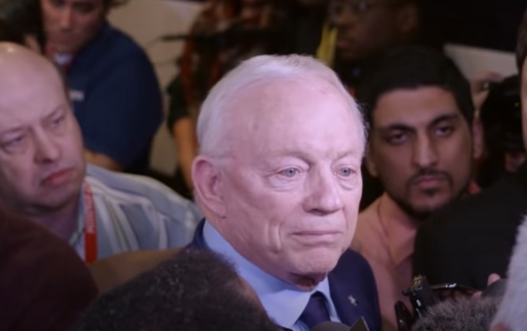 LeBron James scolds media for failing to ask him about Jerry Jones