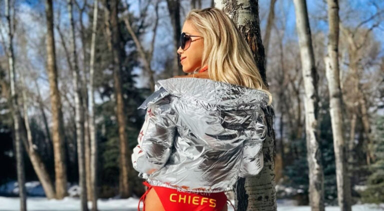 Gracie Hunt Stunned In Chiefs Bikini In The Snow (PICS)