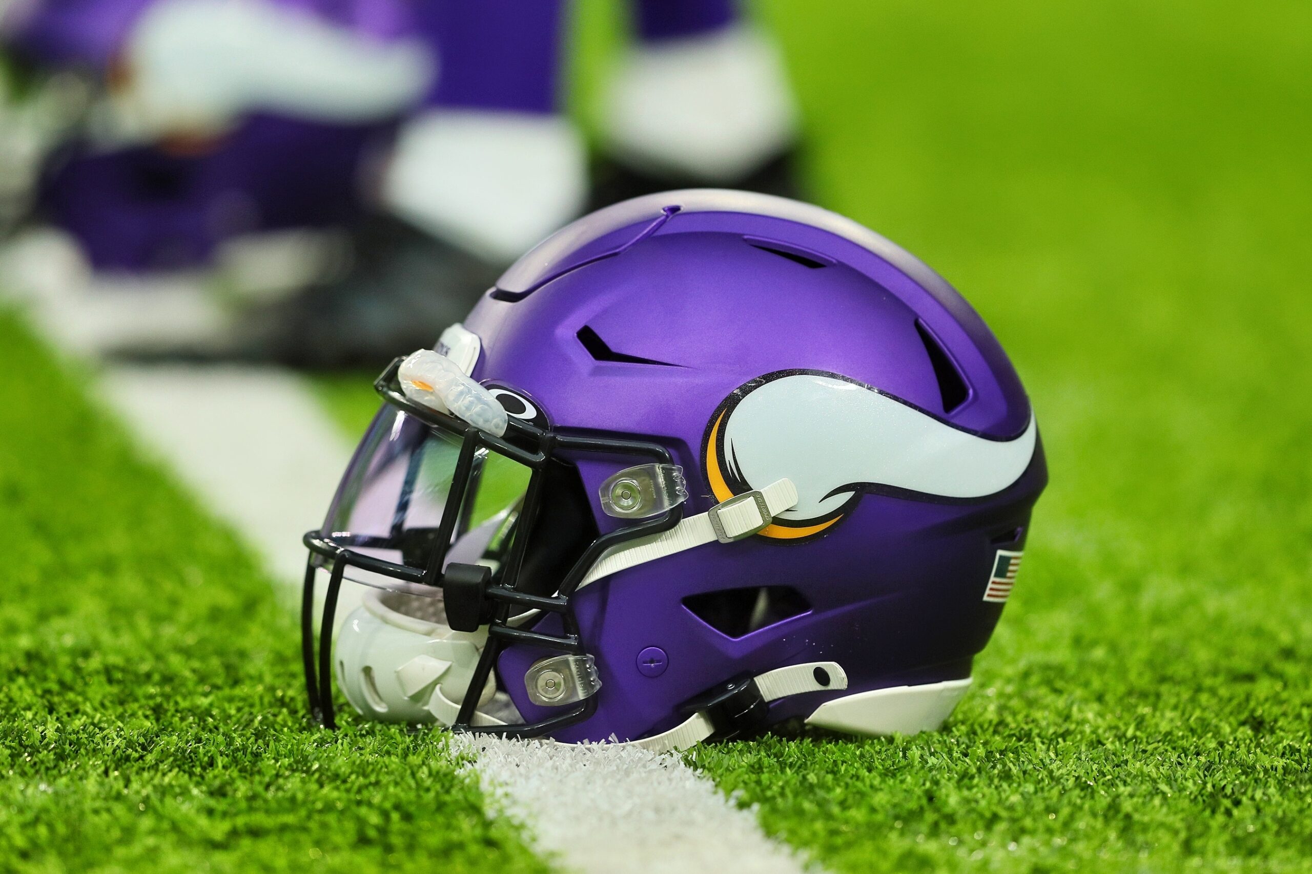 Vikings' Harrison Phillips buys food for Damar Hamlin's family