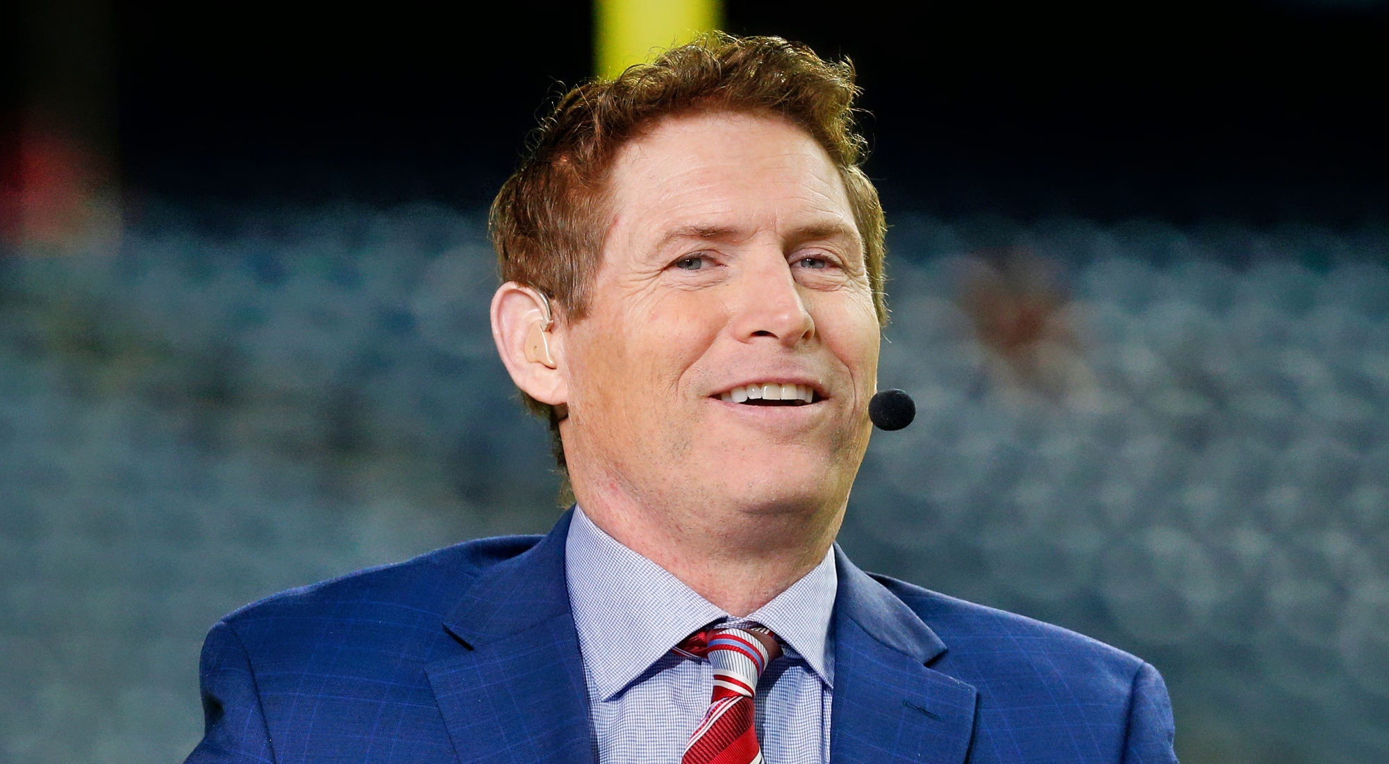 26 October 2009: Former San Francisco 49ers QB and ESPN commentator Steve  Young jokes around with Redskins WR/PR Antwaan Randle El (82) before the  game. The Philadelphia Eagles defeated the Washington Redskins