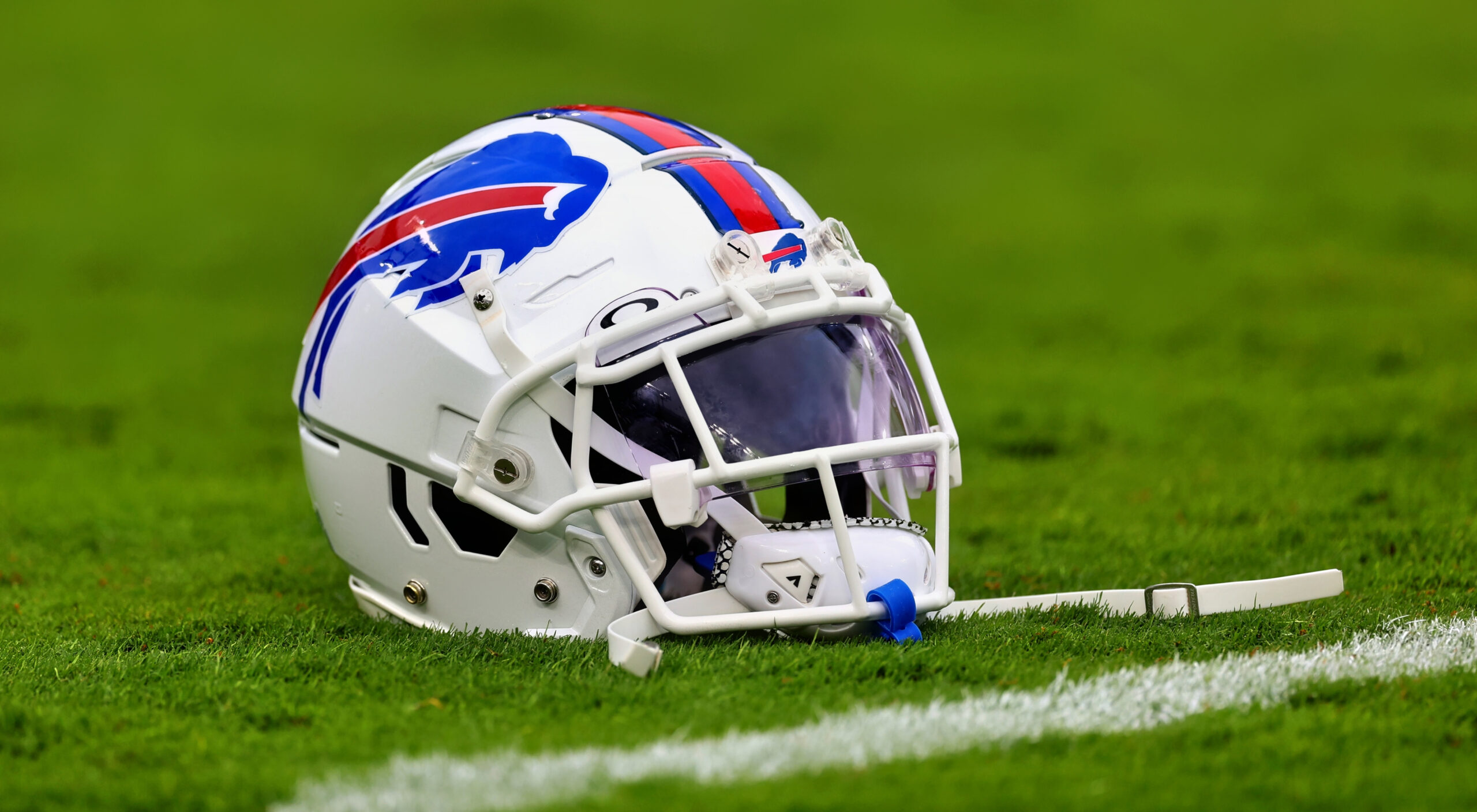 Buffalo Bills running back Thurman Thomas breaks through the News Photo  - Getty Images