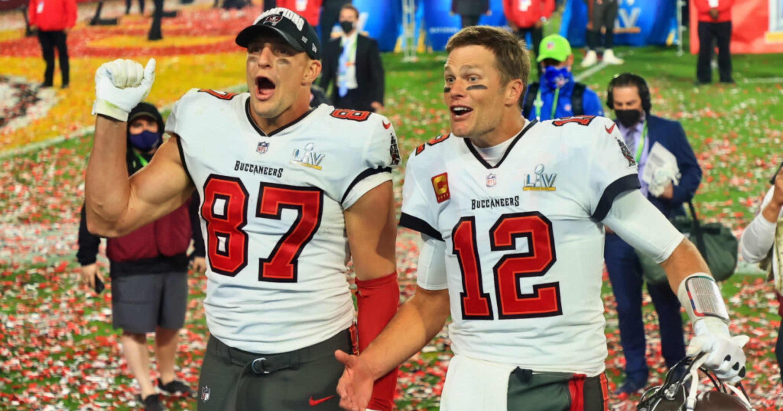 Tom Brady invites Rob Gronkowski to his unofficial retirement party in  Tampa Bay