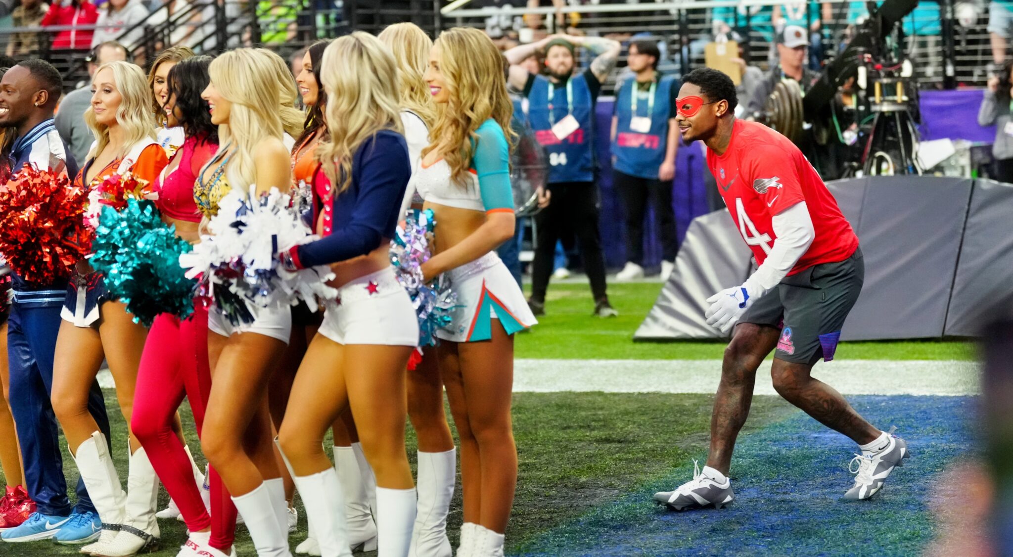 Kneeling Cheerleader Goes Viral Video The Best Porn Website