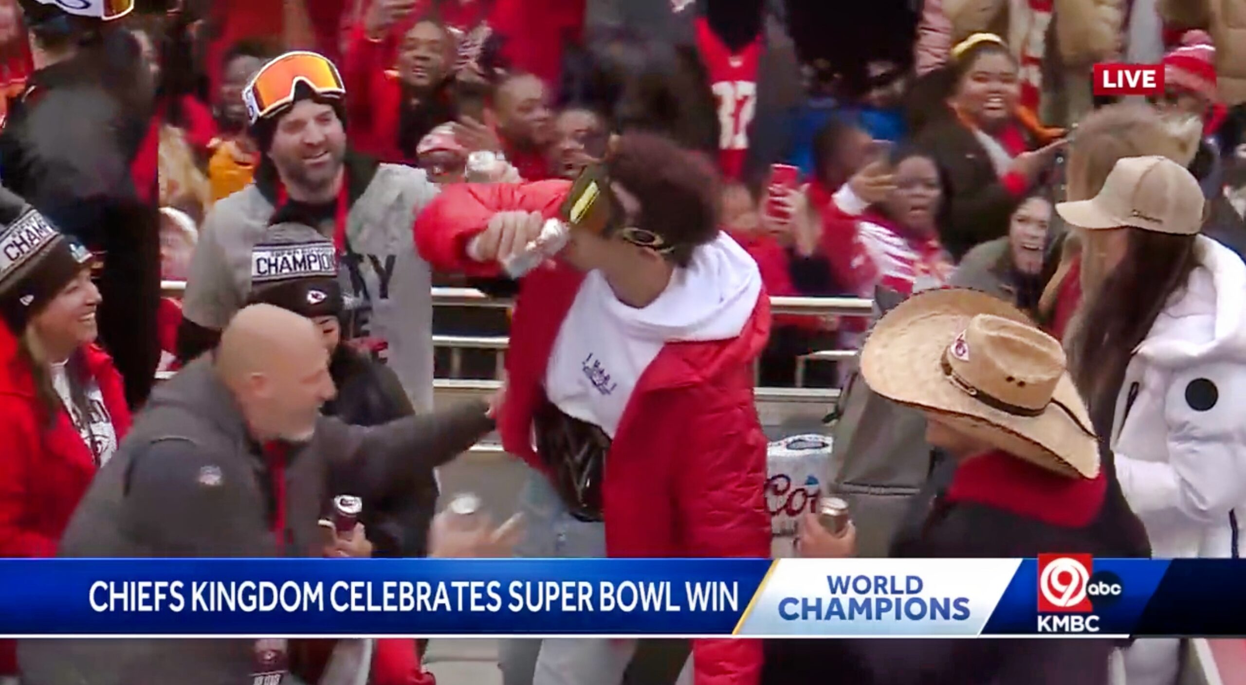 Patrick Mahomes chugs beer at Chiefs' Super Bowl parade