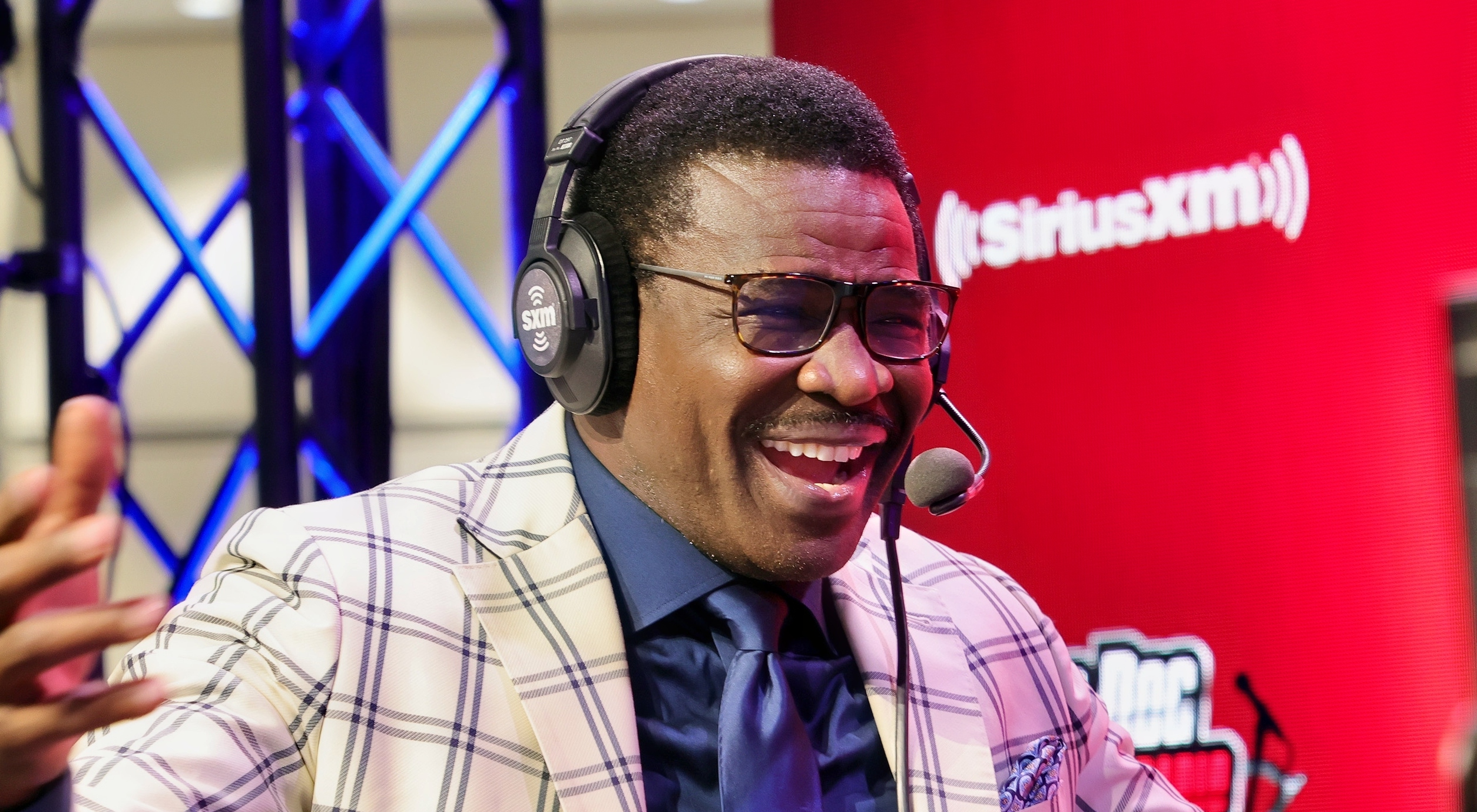 TMZ: Michael Irvin files $100M lawsuit against accuser, Marriott