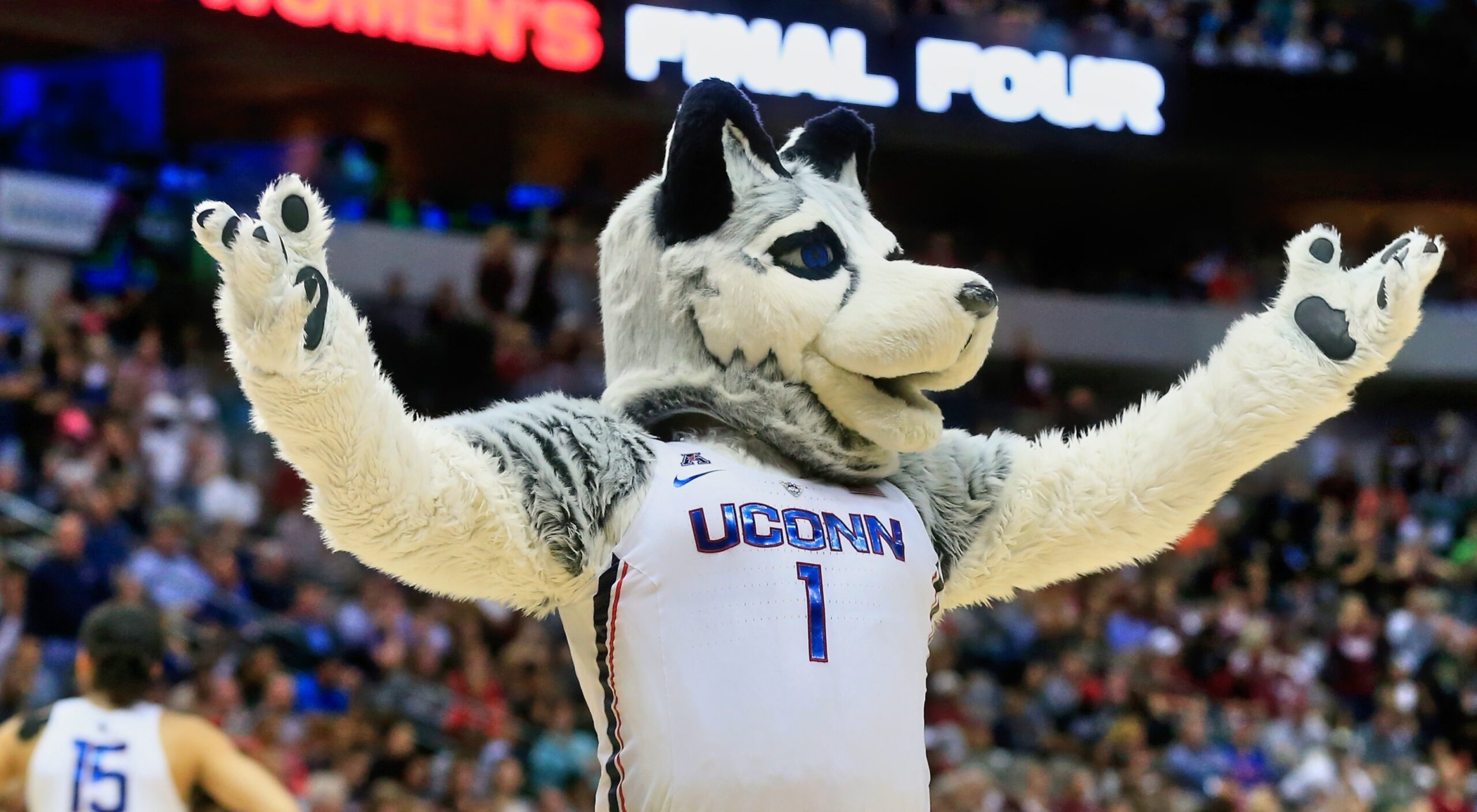 UConn Forced To Switch Hotels Due To Disgusting Conditions