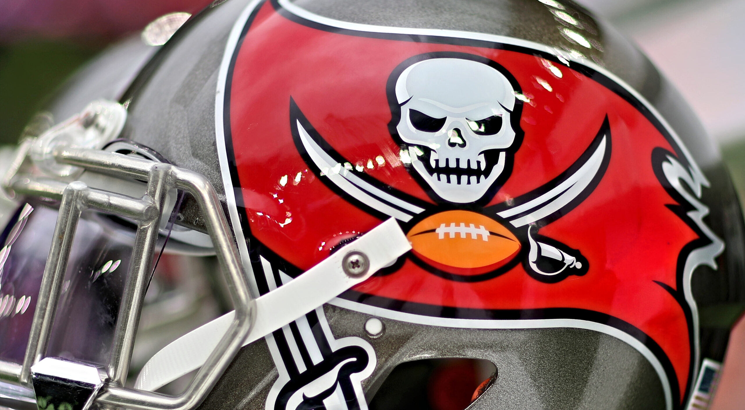 Buccaneers LB Devin White Requests Trade