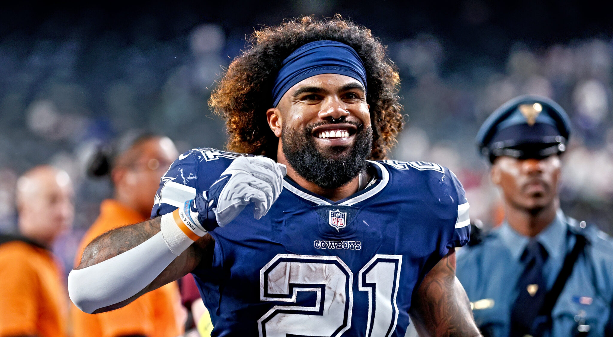 Likely Timeline For Ezekiel Elliott Signing Revealed By NFL Insider