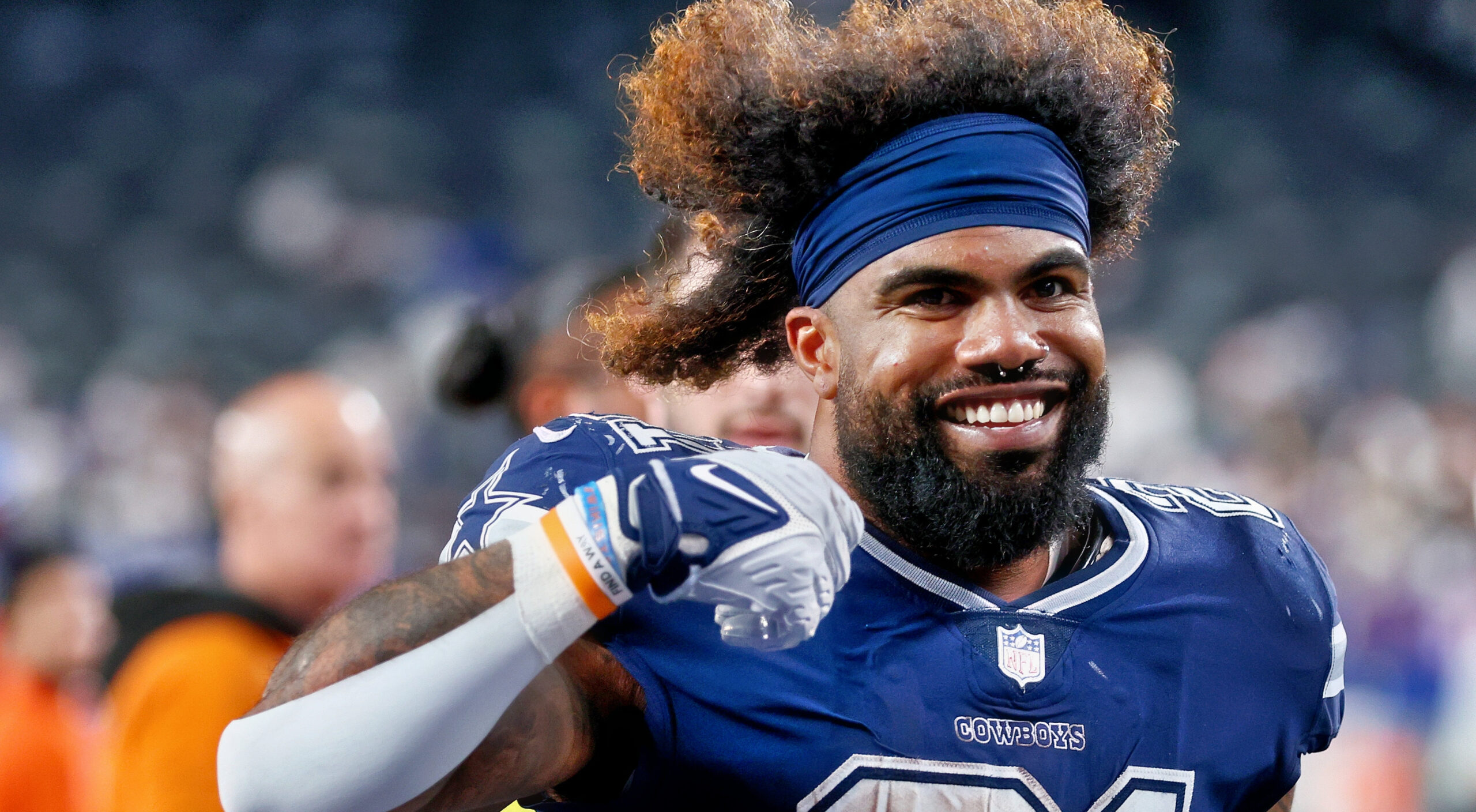 Former Cowboys Coach Explains Why Ezekiel Elliott Is Unsigned