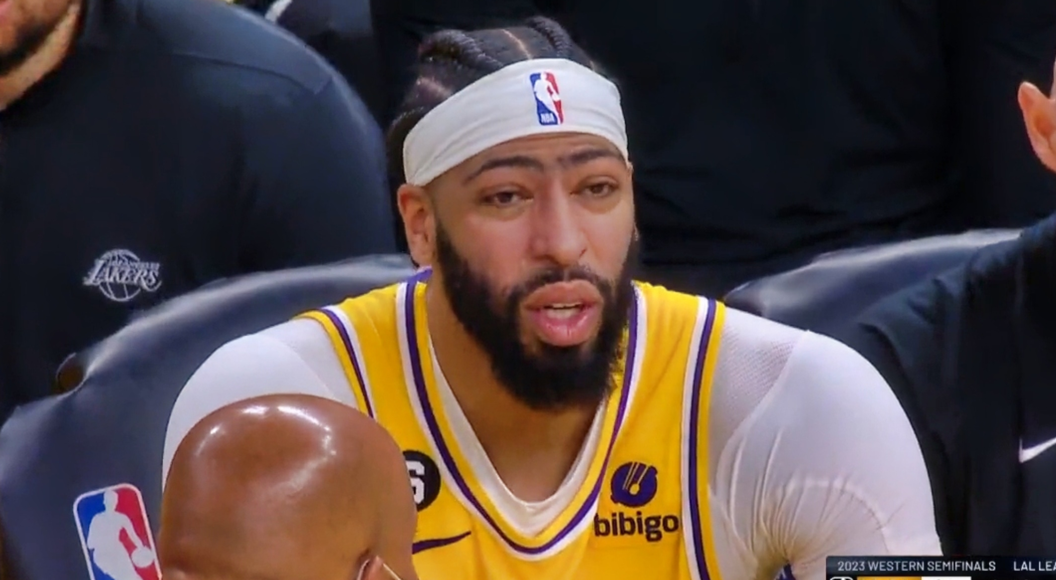 Lakers Fans Are In Full Panic Mode Over Anthony Davis' Injury