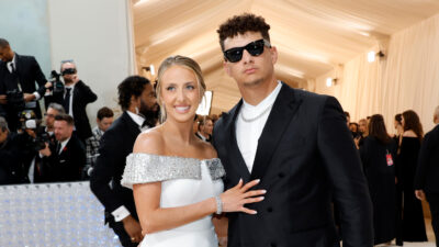 Brittany and patrick Mahomes posing