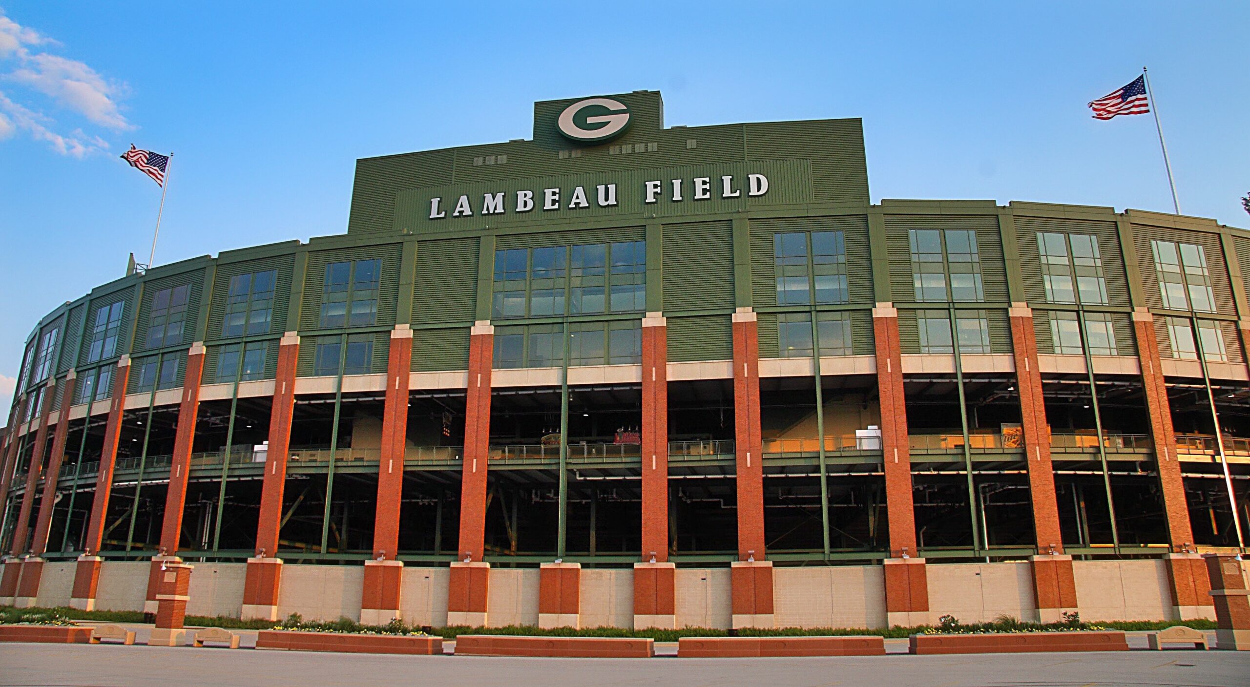 BREAKING Man Dead After Tragic Accident At Lambeau Field