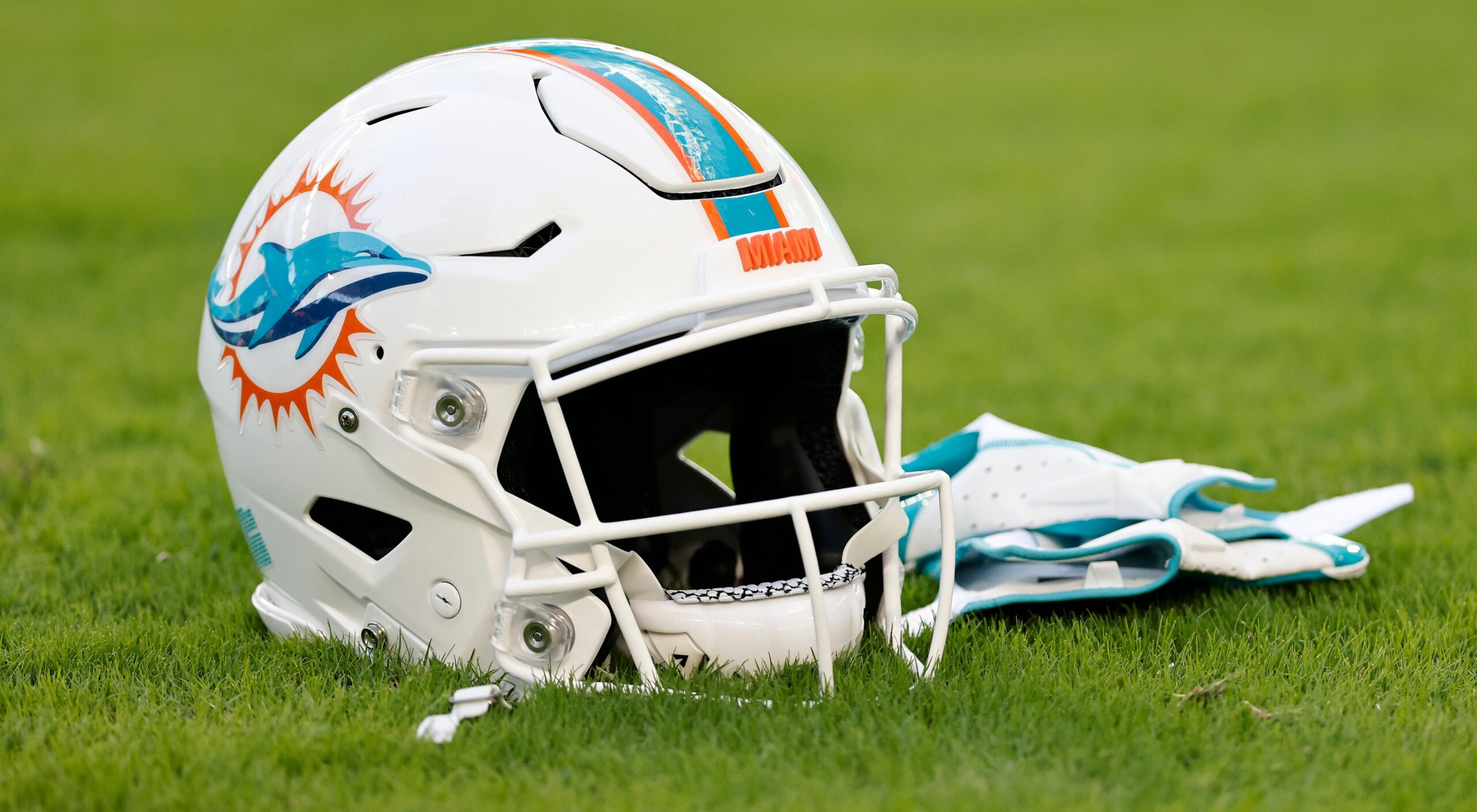 Dolphins RB Jeff Wilson Jr. to start season on IR